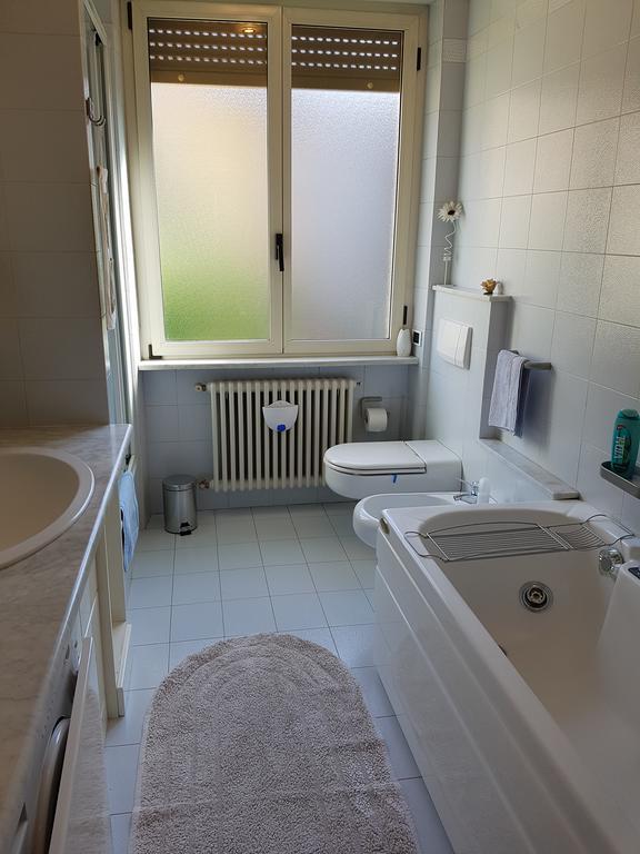Casa Elena Leilighet Albese Con Cassano Eksteriør bilde